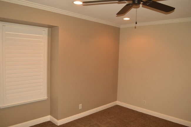 Building Photo - 418 Sunshine Way