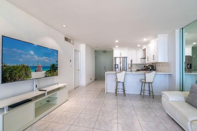 Building Photo - 3140 S Ocean Dr