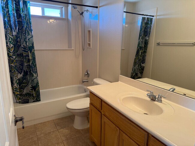 Building Photo - Spacious 4 Br, 2.5 Ba with 2 living areas, loft, kitchen appliances, 2 car garage.