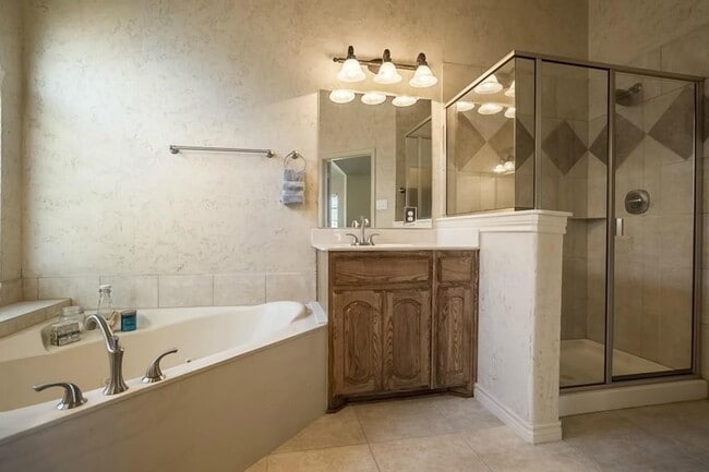 Building Photo - 4820 Tuscany Ln