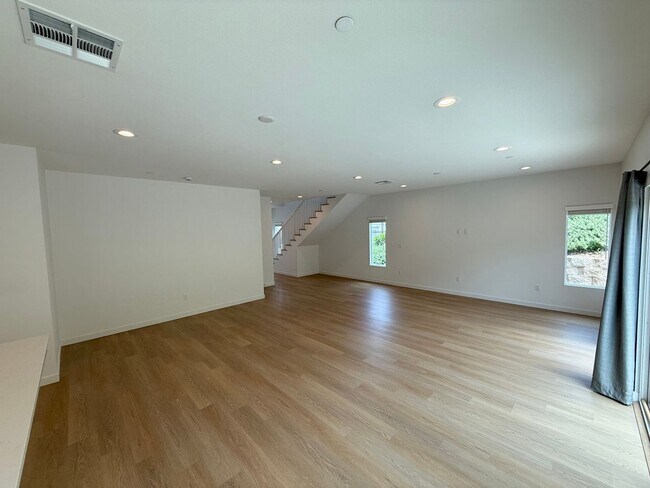 Building Photo - 2201-2217 Bonita Ct