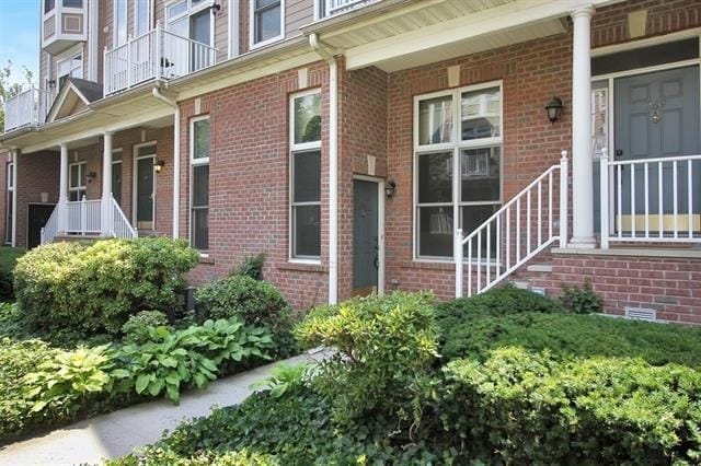 Building Photo - 268 Roslyn Ct