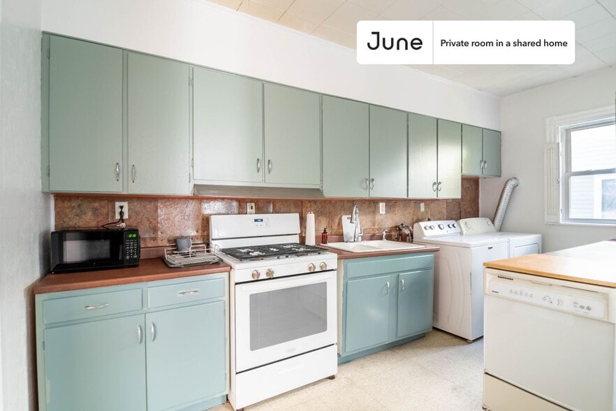 Building Photo - Room in Shared 7 bed/2 bath home in Brighton