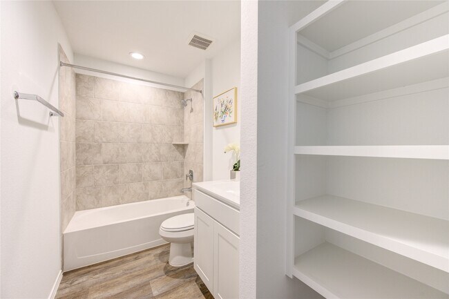 Building Photo - 2913 Misty Elm Ln