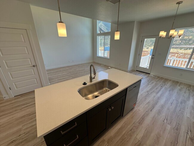 Building Photo - 5280 Acacia Dr