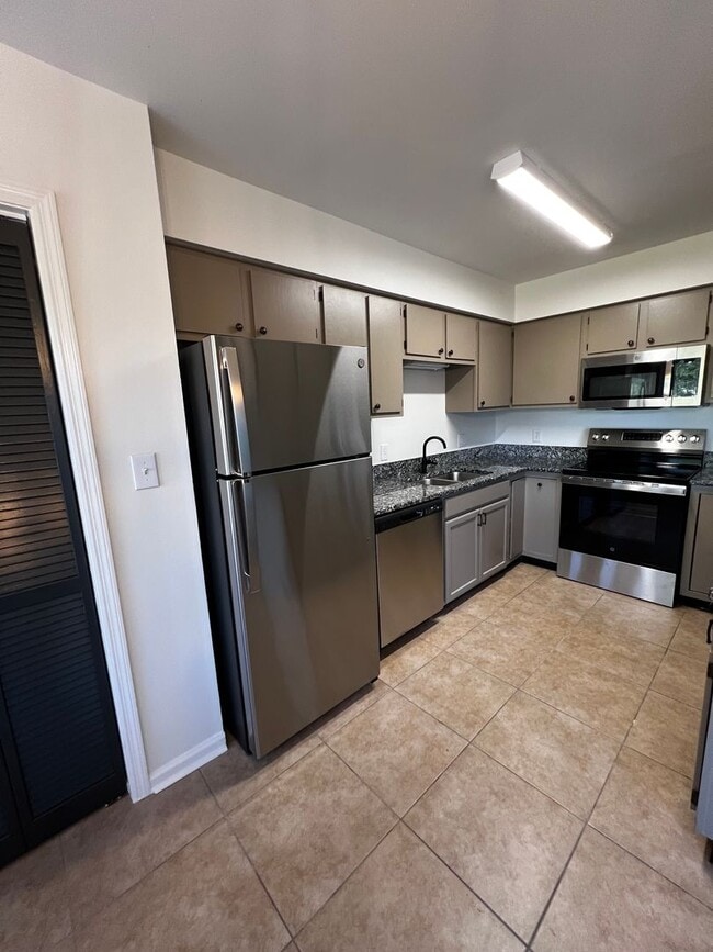 Building Photo - Charming 2-Bedroom Rental on Ladies Island