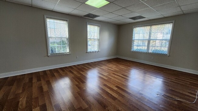 Building Photo - $500 off the first month