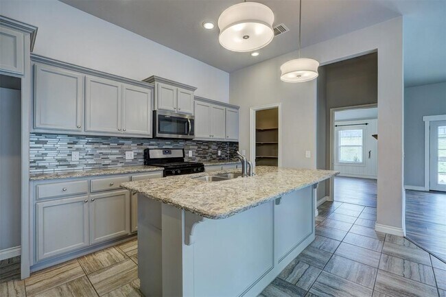 Building Photo - 12490 Native Hill Dr