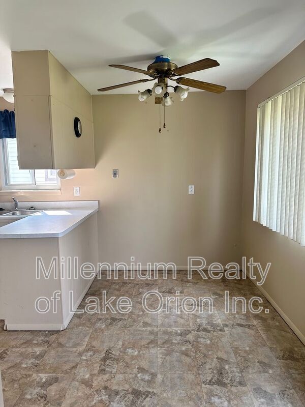 Building Photo - 27532 O'Neil St