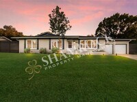 Building Photo - Beautifully Updated 3/2 Home in Prime Location