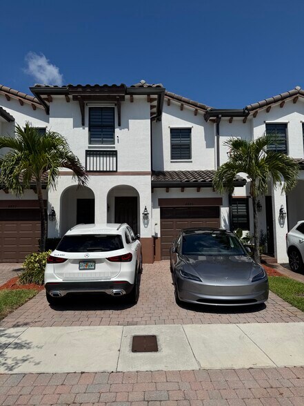 Building Photo - 8880 NW 102nd Pl