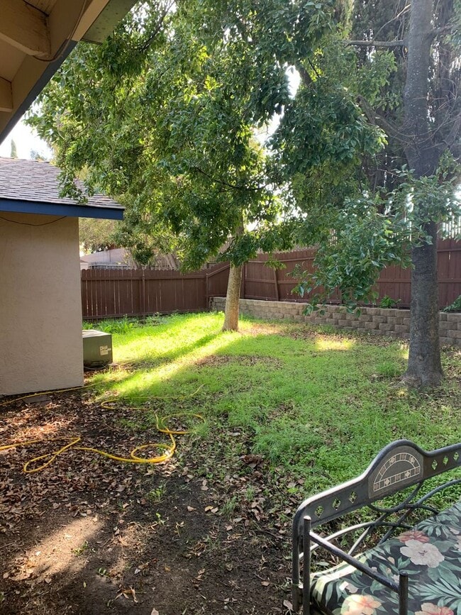 Building Photo - Nice 4 bedroom, 2 bathroom home in Citrus ...