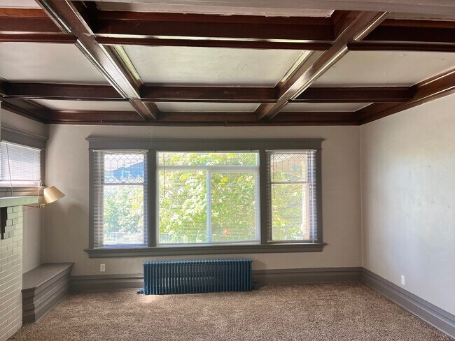 Building Photo - 906 N Garden St