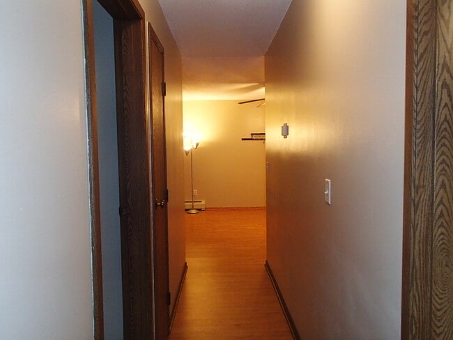 Building Photo - 2220 Valleyhigh Dr NW