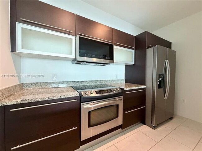 Building Photo - 951 Brickell Ave