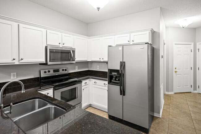 Building Photo - Great find in Foley Complex!