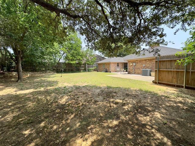 Building Photo - 2128 Aspenwood Dr N