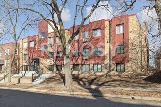 Building Photo - Available July 1st 2 Bedroom 1 Bath Condo in Minneapolis