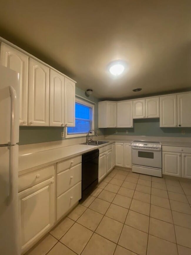 Building Photo - Charming 3 Bedroom Home Lebanon Home with Large Fenced Yard! **$500.00 Off First Full Month's Ren...