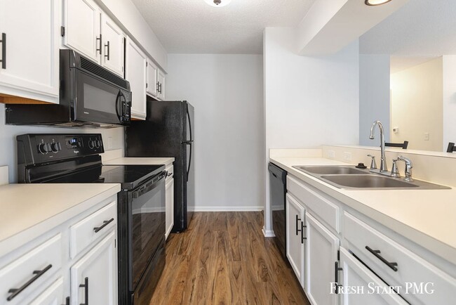 Building Photo - Comfortable Living in the Heart of Holland!