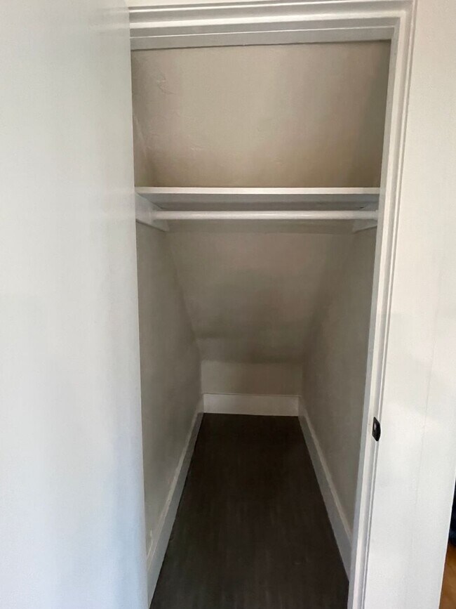 Building Photo - Newly Remodeled 2 Bed 1.5 Bath Home will L...