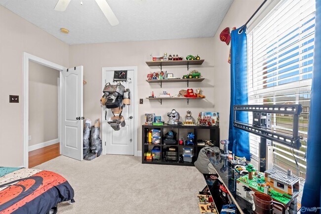Building Photo - 25850 Iron Gate Dr