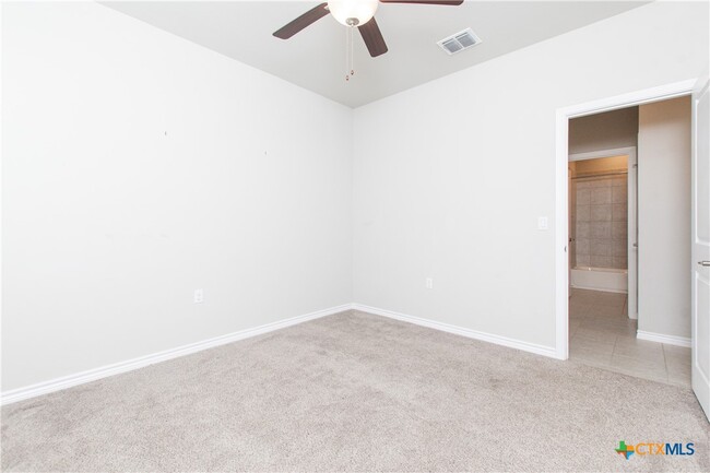 Building Photo - 121 Lafitte Dr