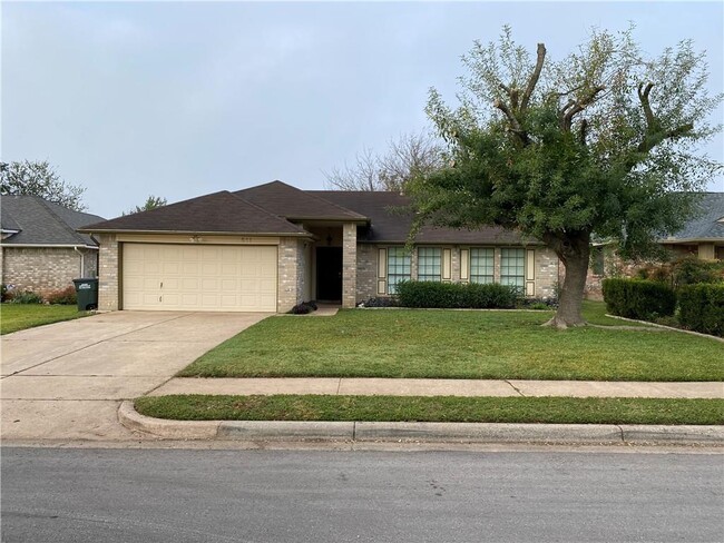 Primary Photo - 511 Battlecreek Ln