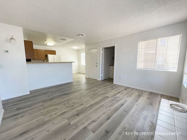 Building Photo - 2705 Jennydiane Dr