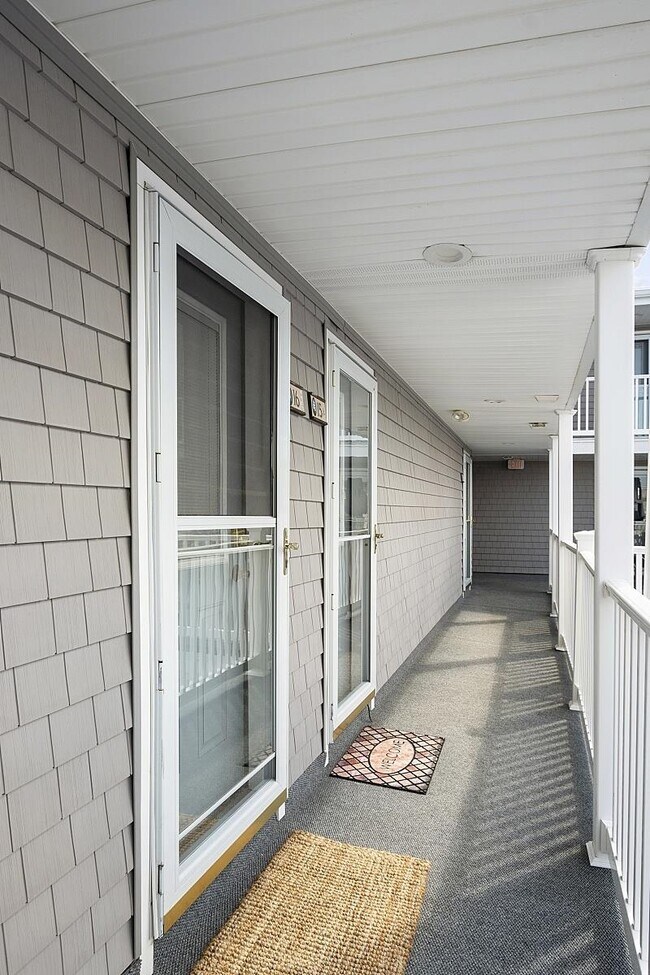 Building Photo - 6 Ashworth Ave