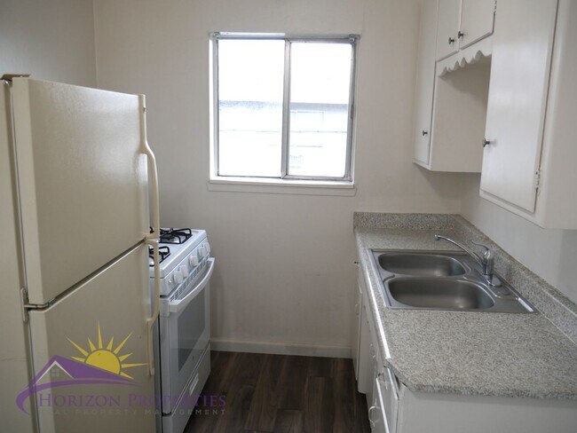 Building Photo - Cozy 1 Bed 1 Bath 700sqft Fourplex in Nort...