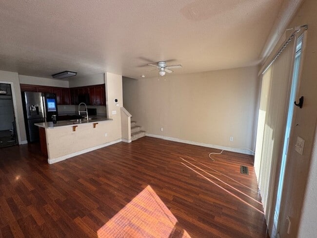 Building Photo - 3 Bedroom Townhouse Available Soon!