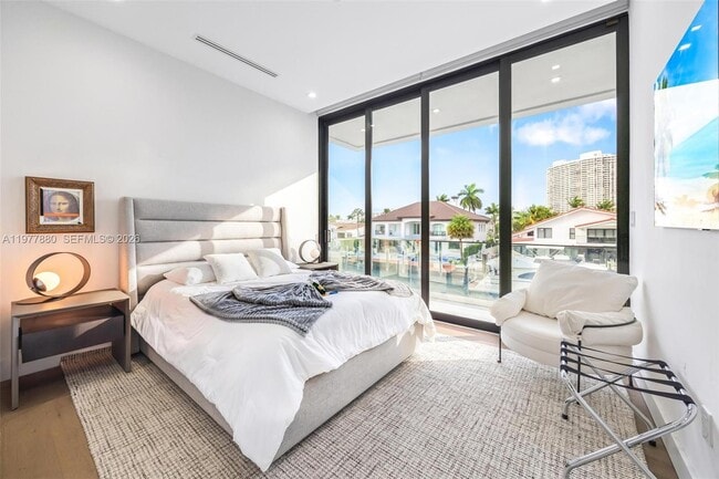 Building Photo - 3367 NE 168th St