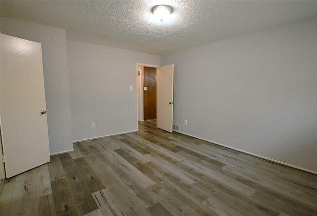 Building Photo - 10622 Hillcroft St