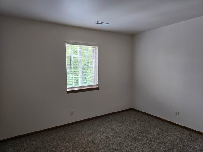 Building Photo - Riverbend Apts