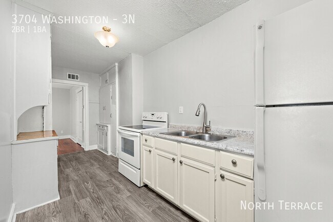 Building Photo - 3704 Washington-3N