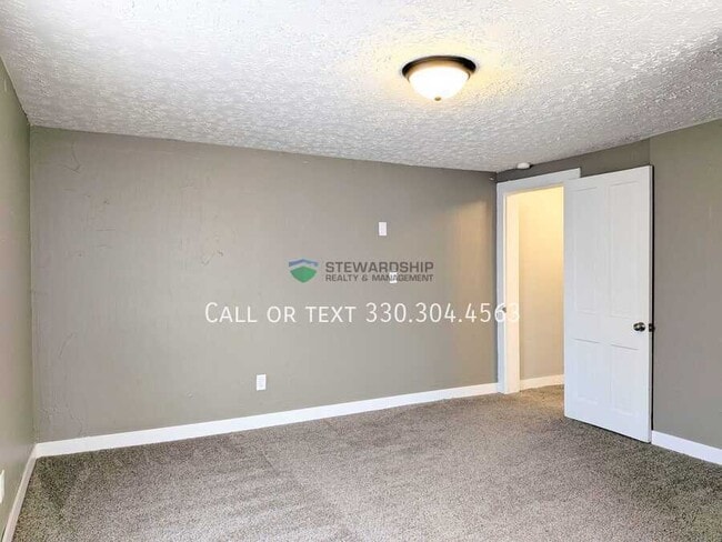 Building Photo - 15265 Lincoln Way W