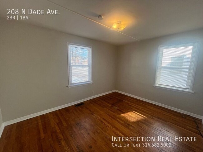 Building Photo - 208 N Dade Ave