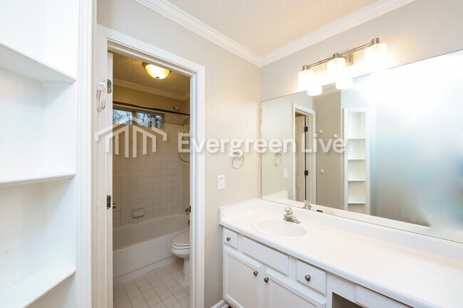 Building Photo - 9928 Point View Dr