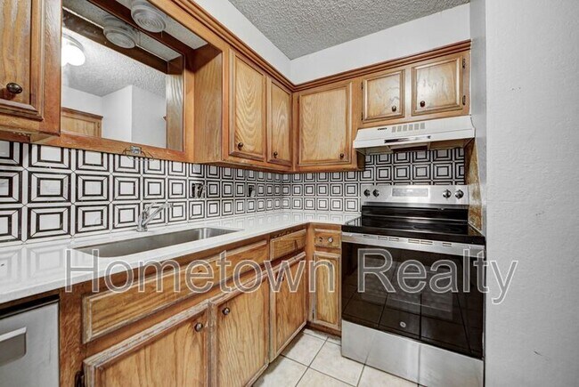 Building Photo - 1713 Hillcrest Dr