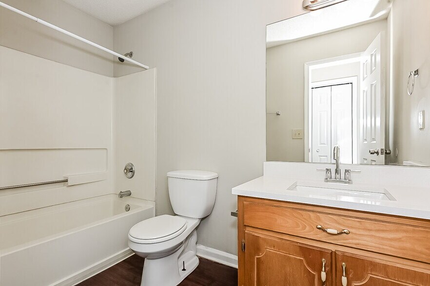 Building Photo - 68 Hampton Oaks Dr