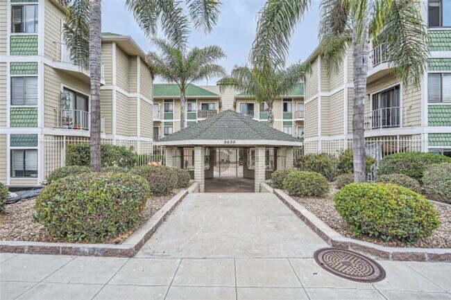 Building Photo - 2650 Broadway