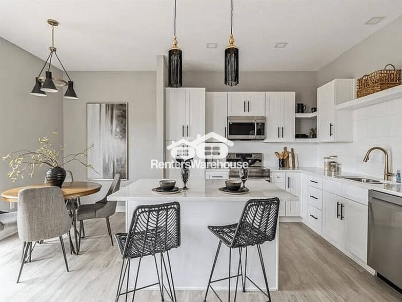 Building Photo - 15536 Rocklyn Pl