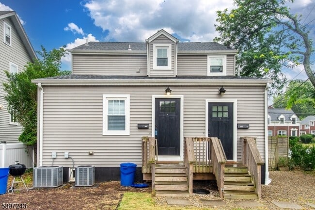 Building Photo - 266 Elmwood Ave