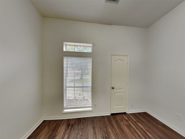 Building Photo - 21231 Riverside Ridge Ln