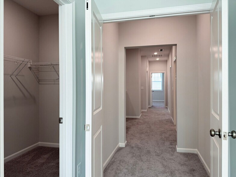 Building Photo - 2459 Englemann Dr