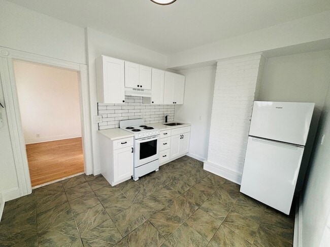 Building Photo - 420 Littleworth Ln