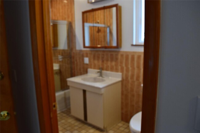 Building Photo - 24 Monroe Pl