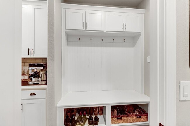 Building Photo - Beautiful 4-Bedroom, 3-Bath Home on a Quiet Cul-de-Sac in Woodland