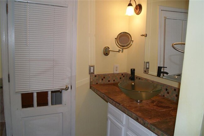 Building Photo - 4239 Glenforest Way